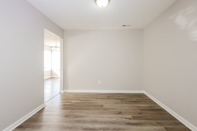 Building Photo - 9674 Thomas Ln