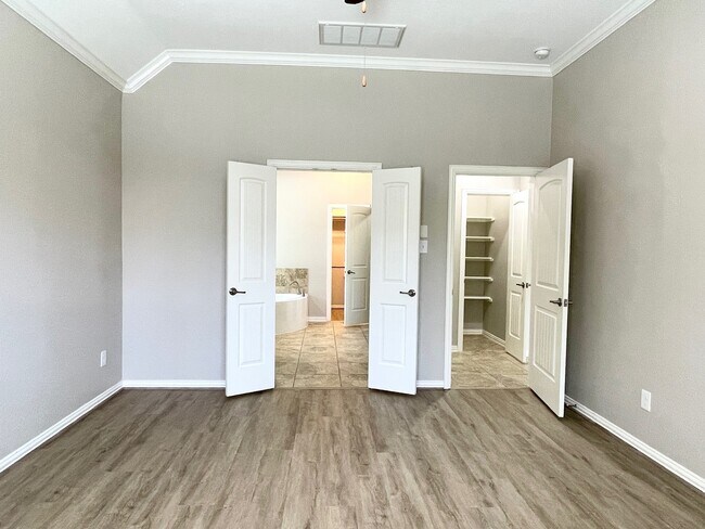 Building Photo - 11 Silver Arrow Court