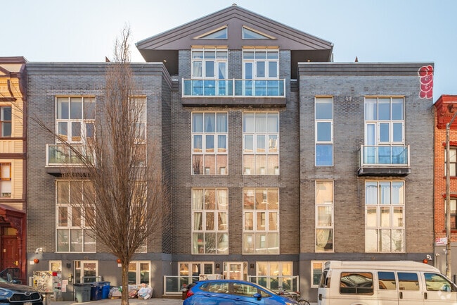 Building Photo - 168-172 Meserole St