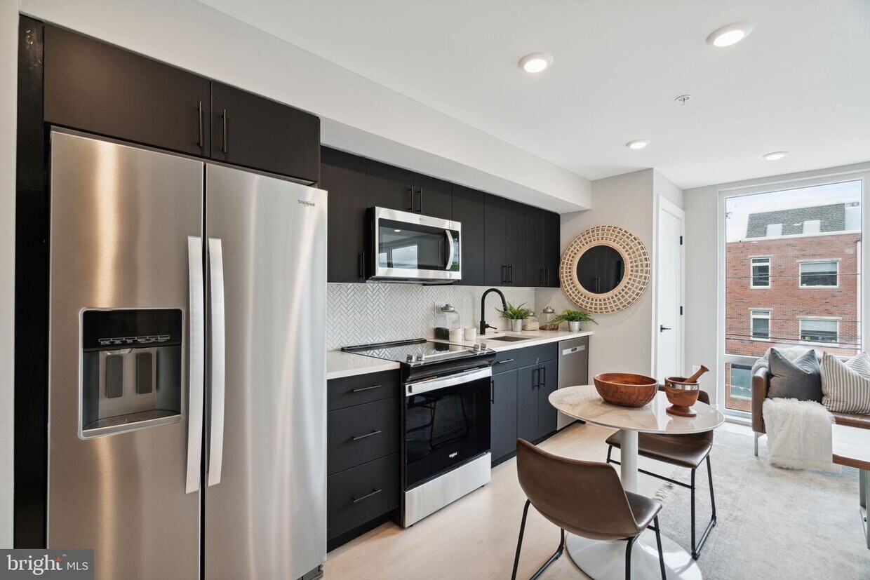 Foto principal - 6604 Ridge Ave