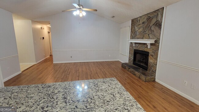 Building Photo - 60 Rosewood Dr