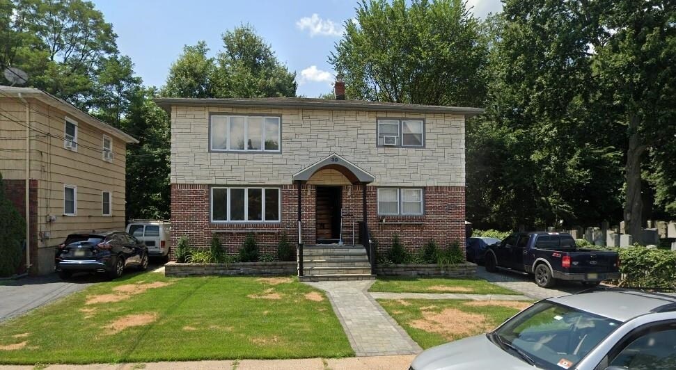30 Chobot Ln, Elmwood Park, NJ 07407 Condo for Rent in Elmwood Park