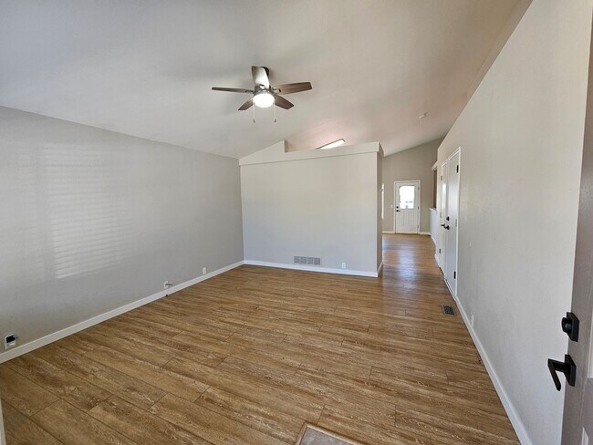 Building Photo - 3 Bed 3 Bath House in 80923!!