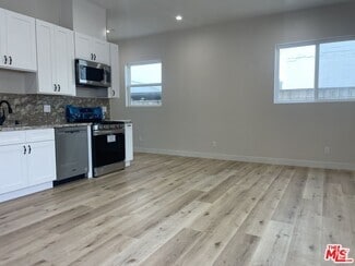 Building Photo - 16698 Moorpark St