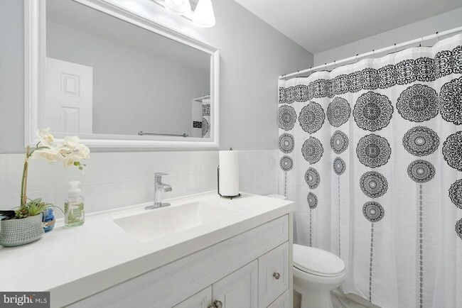 Foto del edificio - 900 E Tantallon Dr