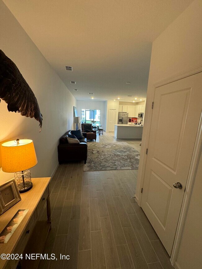 Foto del edificio - 347 Belfort Ct