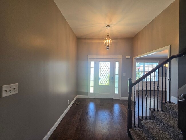 Building Photo - Executive 3 Bed 2.5 Bath with Bonus Home