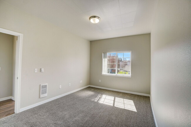 Building Photo - Legacy Oaks Apartments