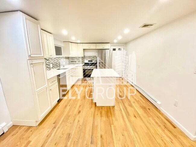 Foto del edificio - 96 Amherst Ave