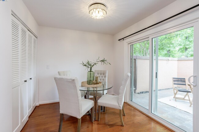 Foto del edificio - 4428 Del Valle Pkwy