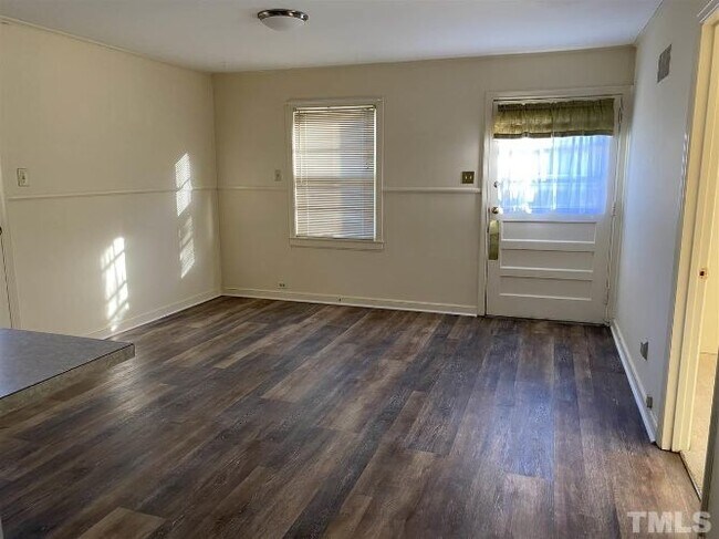 Foto del edificio - 2731 Duke Homestead Rd