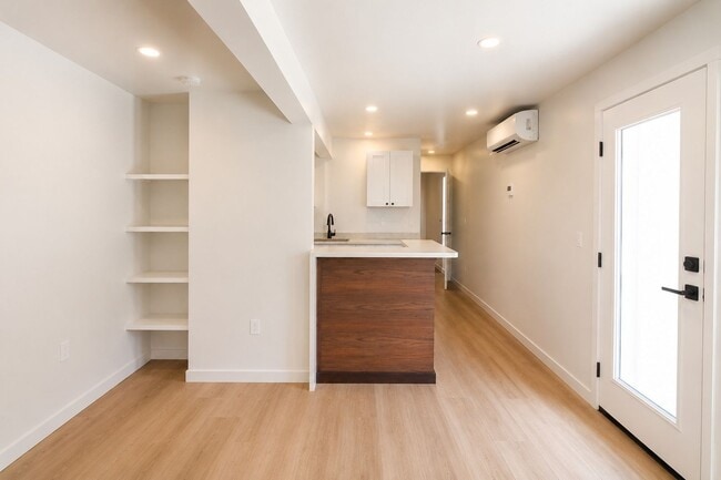 Building Photo - 392 Santa Maria Ave