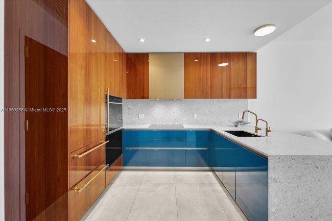 Building Photo - 2678 Tigertail Ave