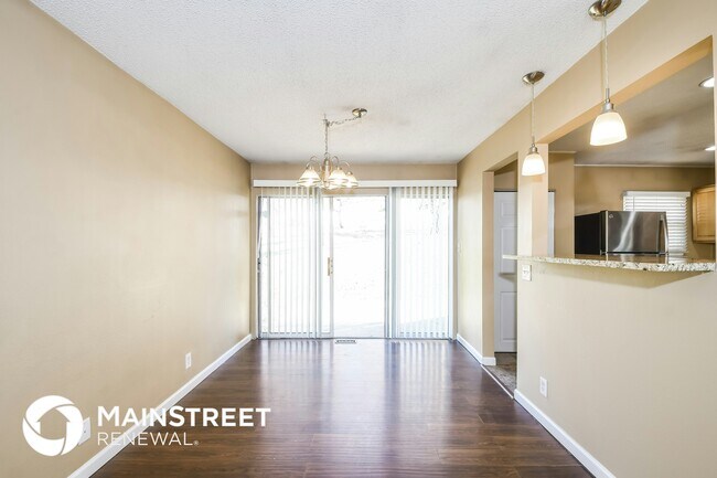 Foto del edificio - 5861 Falcon View Ln