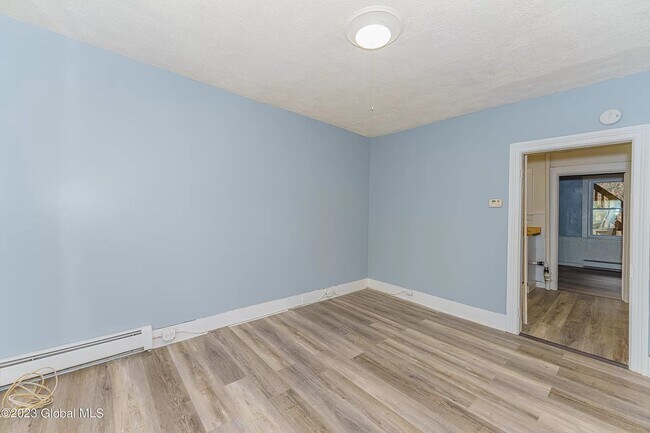 Building Photo - 506 3rd St