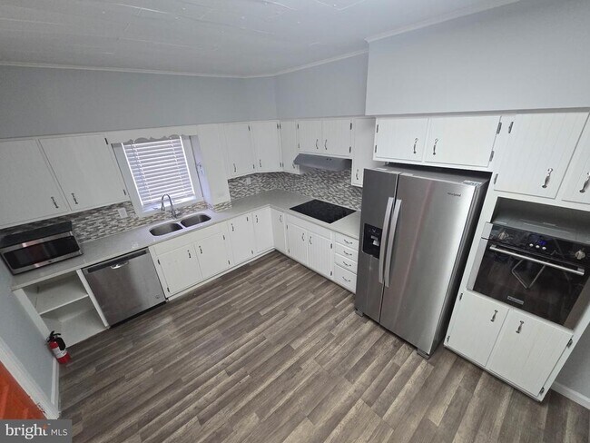 Building Photo - 9 E Simpson St