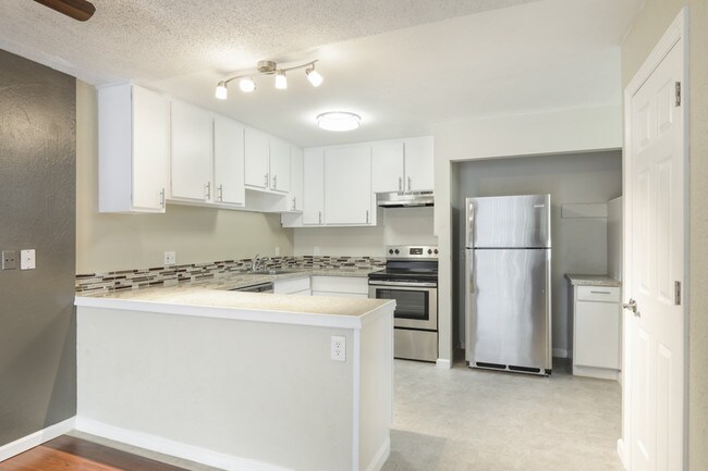 Building Photo - 4600 Marconi Ave