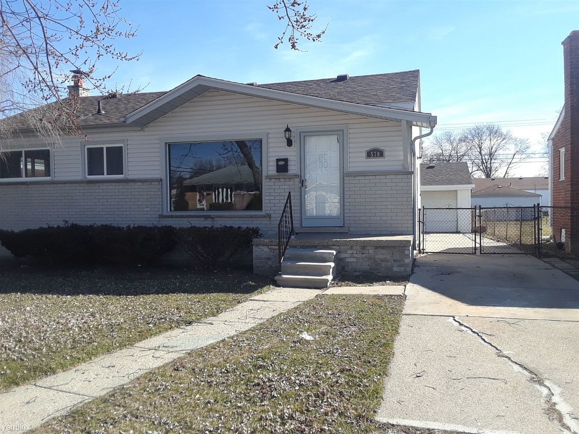 570 Gilman St, Garden City, MI 48135 House Rental in Garden City, MI