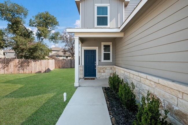 Building Photo - Lovely Rancho Primera Property