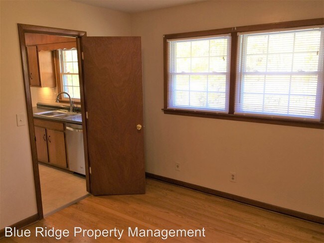 Building Photo - 3 br, 2.5 bath House - 1202 Oakdell Court