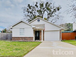 Building Photo - 4601 Greenwood Dr