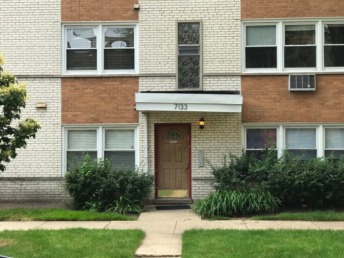 Primary Photo - 7133 N Damen Ave