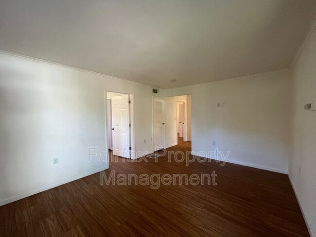 Building Photo - 512 Burlington Ave