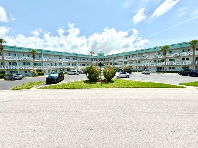 Building Photo - 2455 Finlandia Ln
