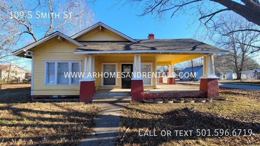 Primary Photo - 109 S Smith St | $1295 | 4 beds, 1 full bath
