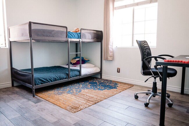 Foto del edificio - 2631 S Rimpau Blvd