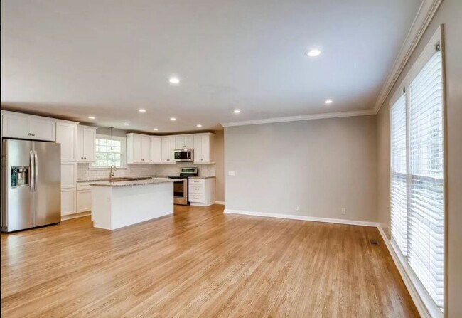 Building Photo - 608 Huntington Ridge Dr