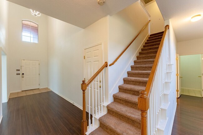 Building Photo - Stunning 4 bed - 2.5 bath in Steiner Ranch...