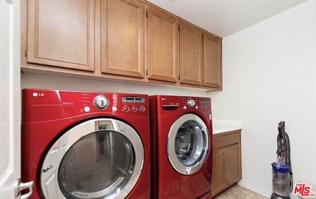 Building Photo - 5634 Cambria Dr