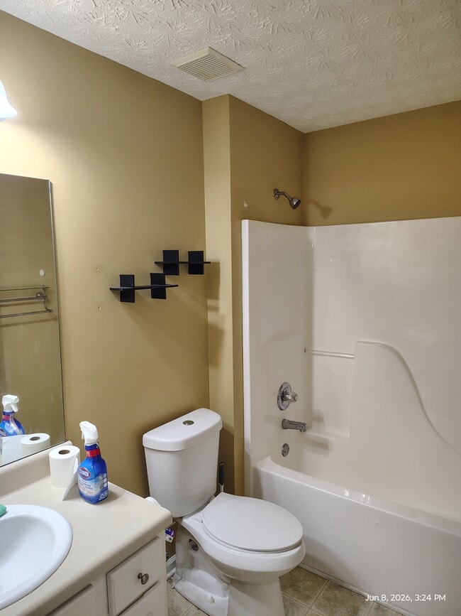 Baño - 1359 River Club Dr NE