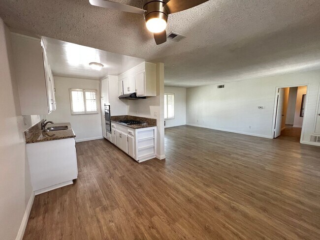 Foto del edificio - 12411 Breezewood Dr