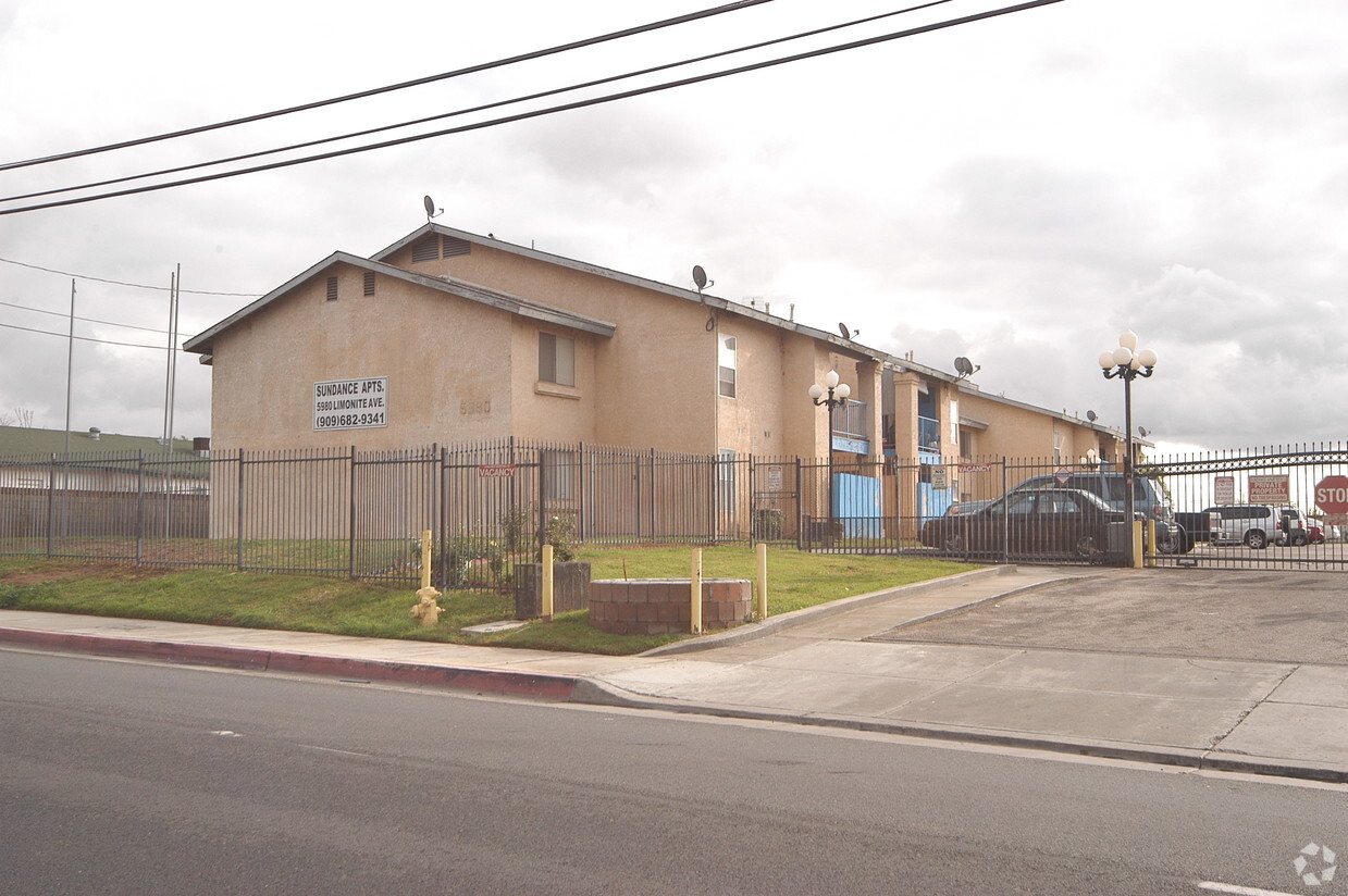 Primary Photo - Sundance Apartments