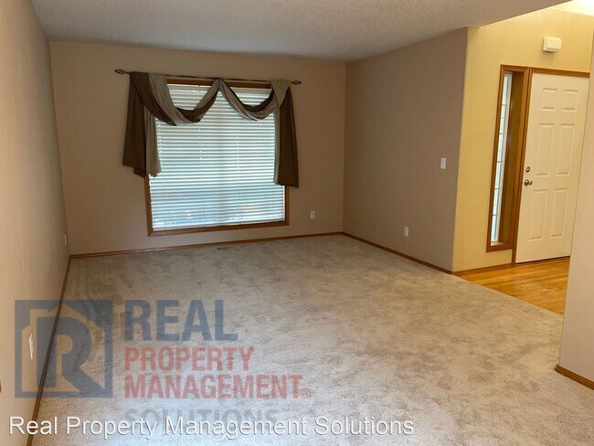 Foto del edificio - 4 br, 3 bath House - 6157 NW Snowlily Dr
