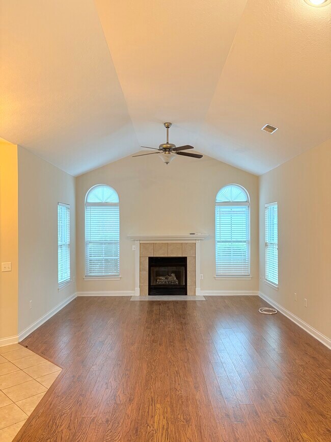 Foto del edificio - 2500 Crossings Blvd