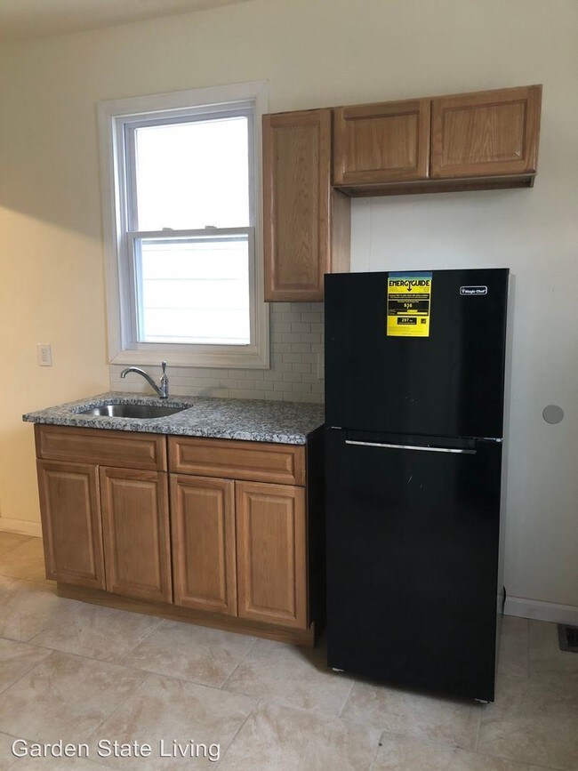 Building Photo - 4 br, 1 bath House - 272 Snyder Street
