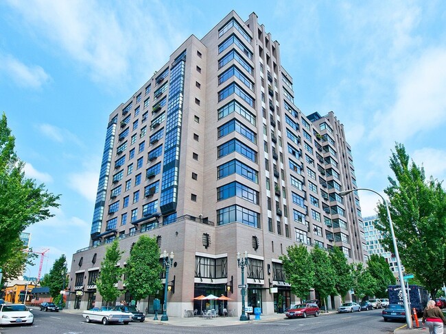 Building Photo - Exceptional 1 bd + bonus, City Views in Pe...