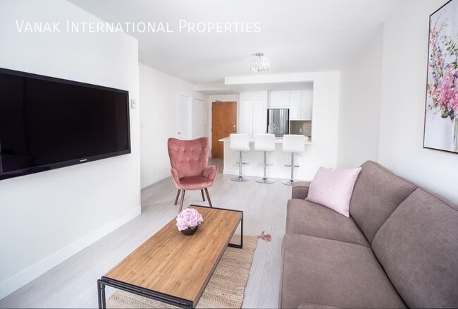 Photo du bâtiment - Modern 1BR Furnished Condo in Coal Harbour