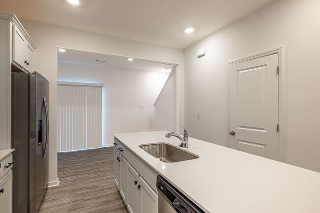 Building Photo - NEW 2 Bedroom Townhome in Lowell (Minutes ...