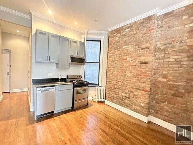 Building Photo - Mott Street
