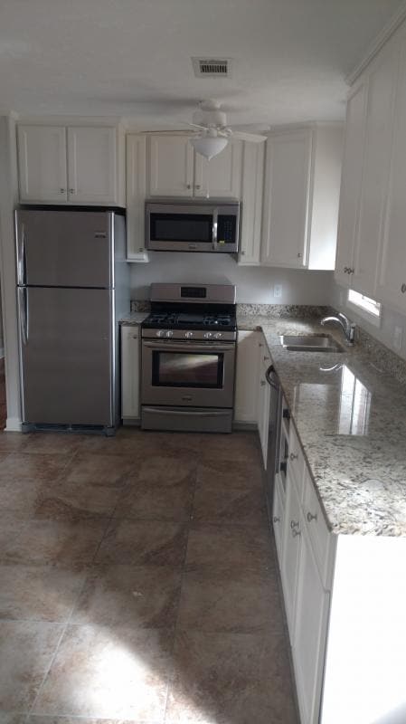 Building Photo - 303 Hillcrest Dr
