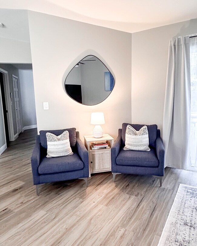 Building Photo - 160 E Forest Park Dr