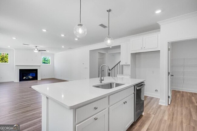 Foto del edificio - 3372 Burkston Pl