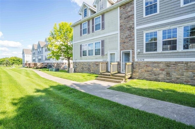 Building Photo - 15229 Alpine Dr