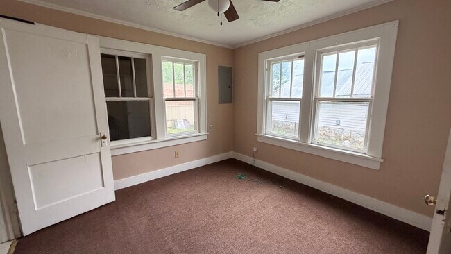 Foto del edificio - 609 N Oklahoma Ave