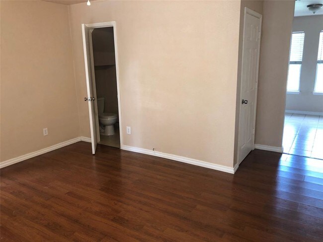 Foto del edificio - 9715 Sycamore Dr