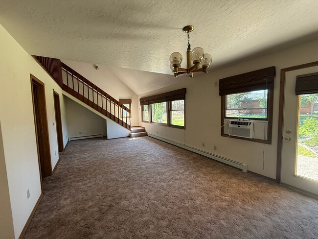 Building Photo - Beautiful 2 bed, 2 bath with office in qui...